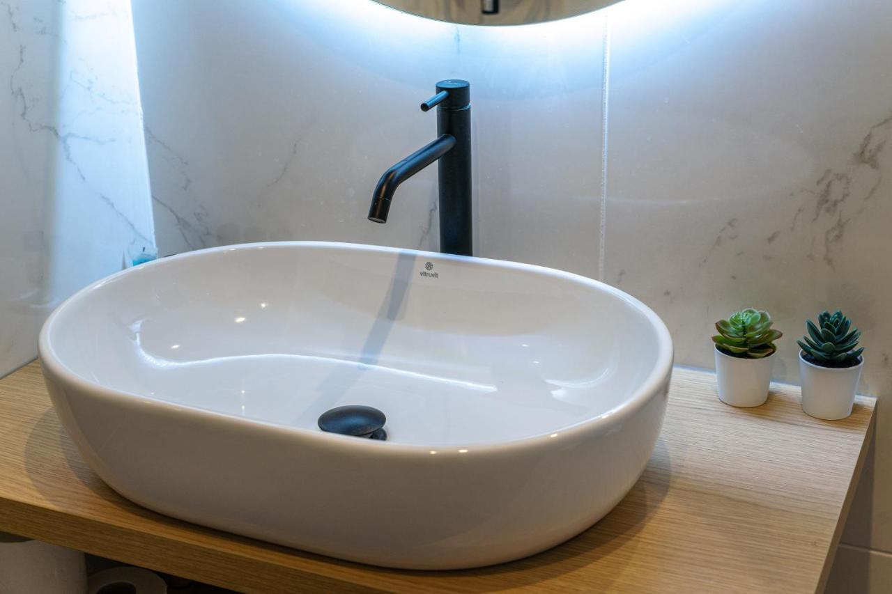 Majestic Flat With Huge Terrace In The City Center アテネ エクステリア 写真
